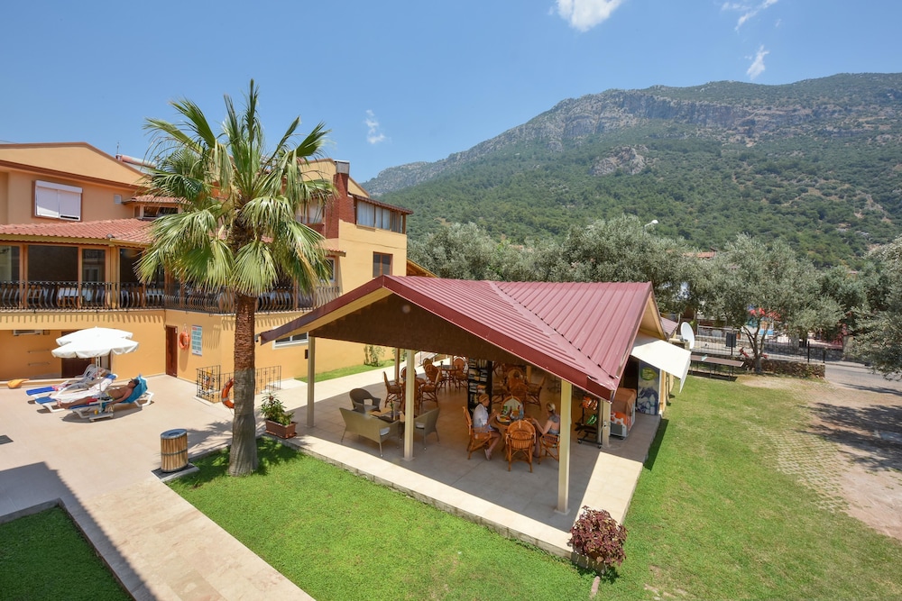 Belcehan Beach Hotel - Image 29