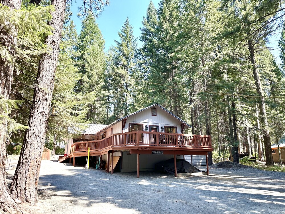Alpine Getaway 2 Bedroom Home by RedAwning view 2