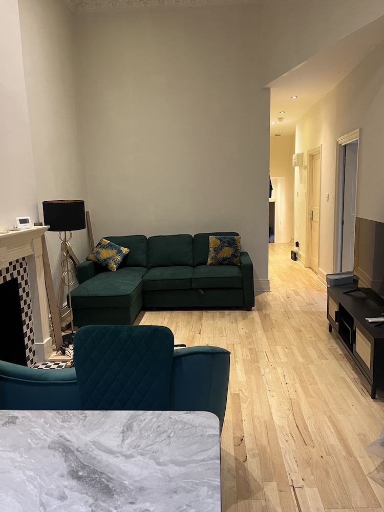 Newly Refurbished - Awesome 3 Bedroom Notting Hill Very Central With a Balcony