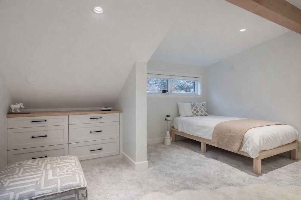 Old Town Luxe Retreat-walk To Main. Hottub-casita 173 4 Bedroom Home