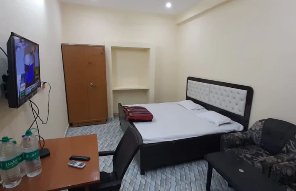 Goroomgo Hotel Ambika House Dehradun view 3