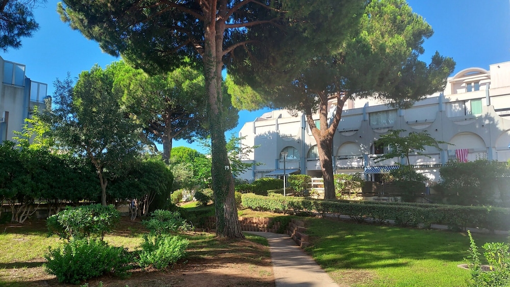 Apartment in Le Grau-du-roi With Pool