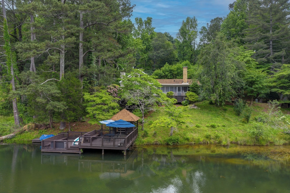 Lakeside Country Cottage