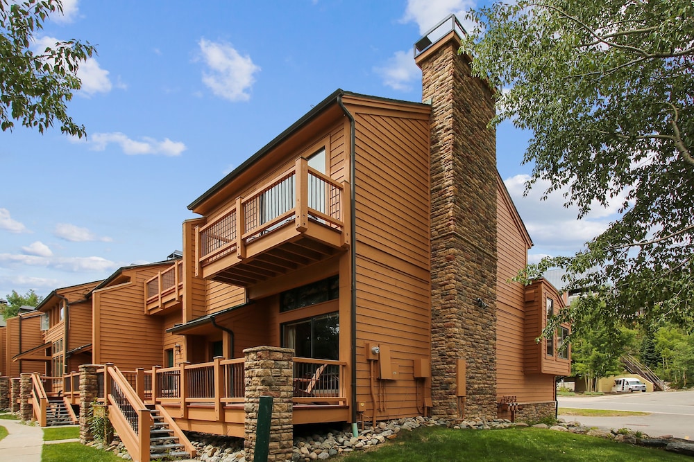 Cedars 53 3 Bedroom Condo by RedAwning view 5
