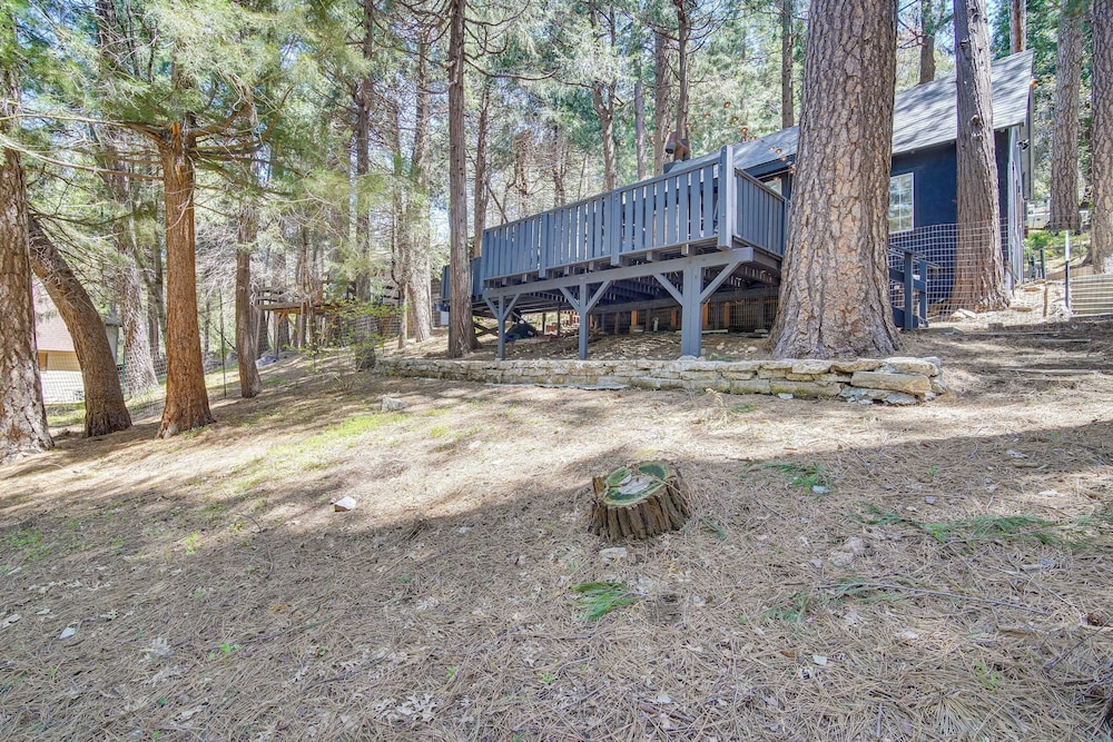 Crestline Vacation Rental, Close to Hiking Trails!