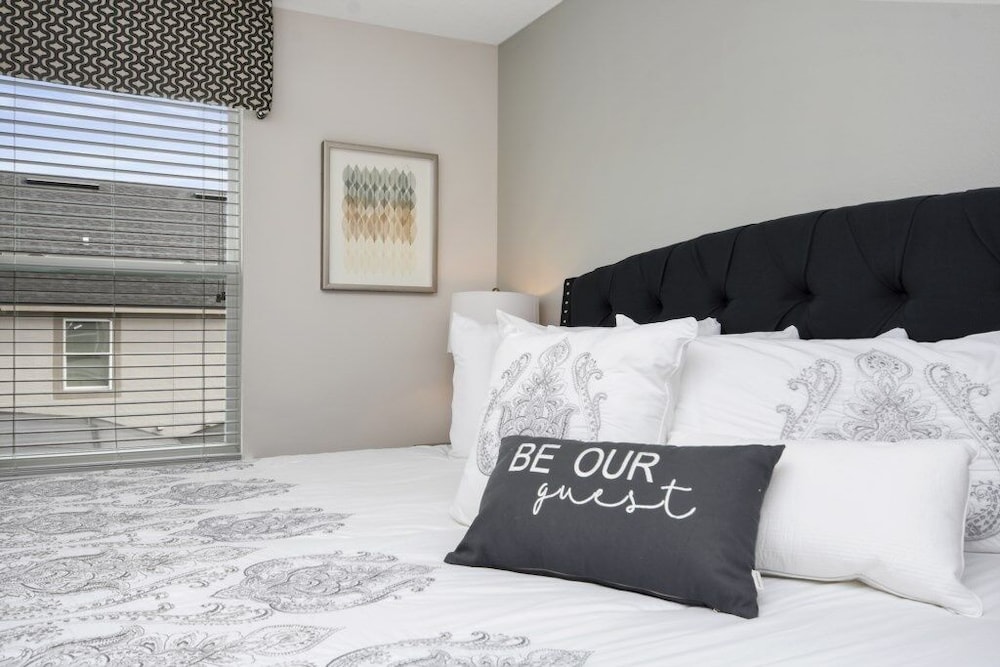 Be Our Guest At 1600cpc 4 Bedroom Townhouse by RedAwning - Image 2