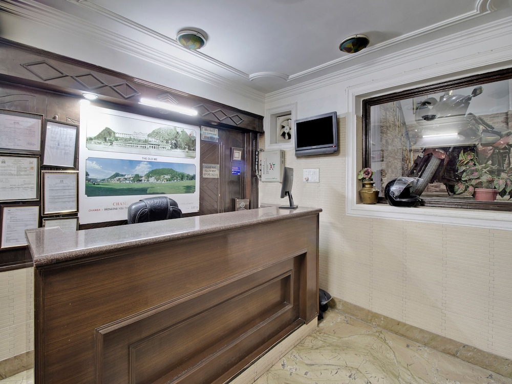 Lobby & Reception