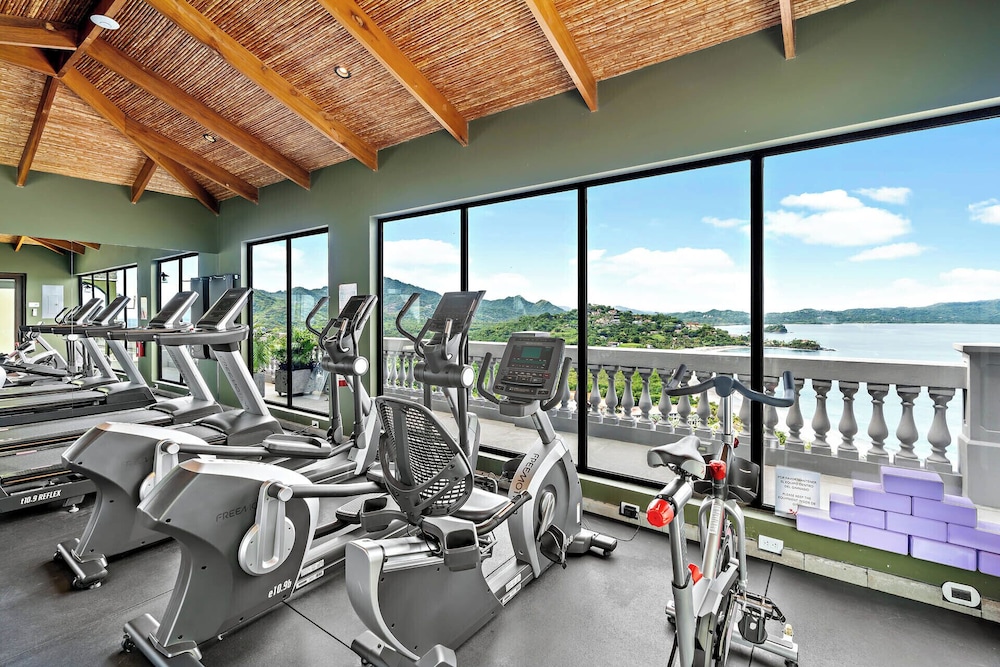 Luxury Condo with Panoramic Ocean Views, Sparkling Infinity Pool, and Modern Open-Concept Design