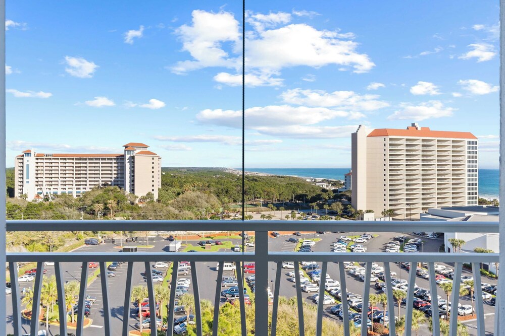 Miramar Beach Studio w/ Pool, Tennis & Walk to Beach Luau Eastern Sky