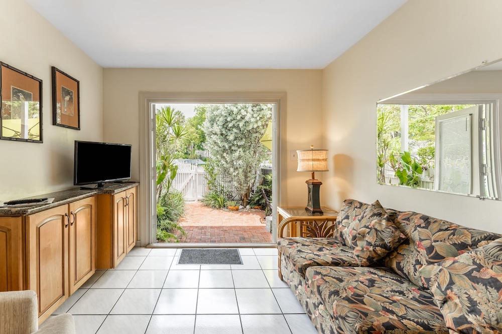 Conch Adventure by Avantstay Great Location w/ Patio, Outdoor Dining and Shared Pool! Week Long Stays
