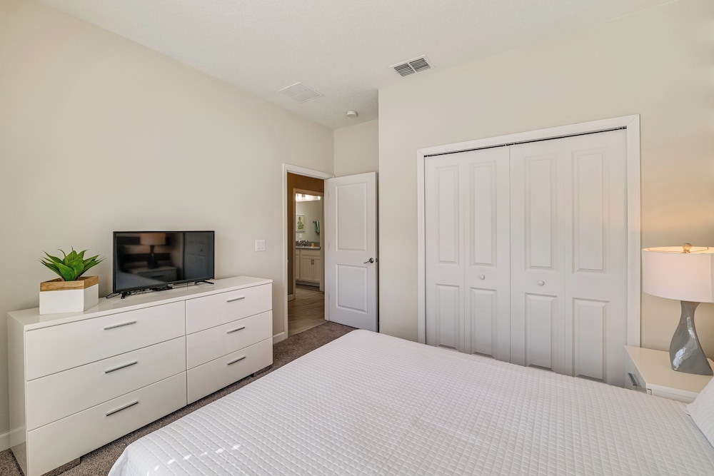 Family Oasis in Championsgate: Private Pool!