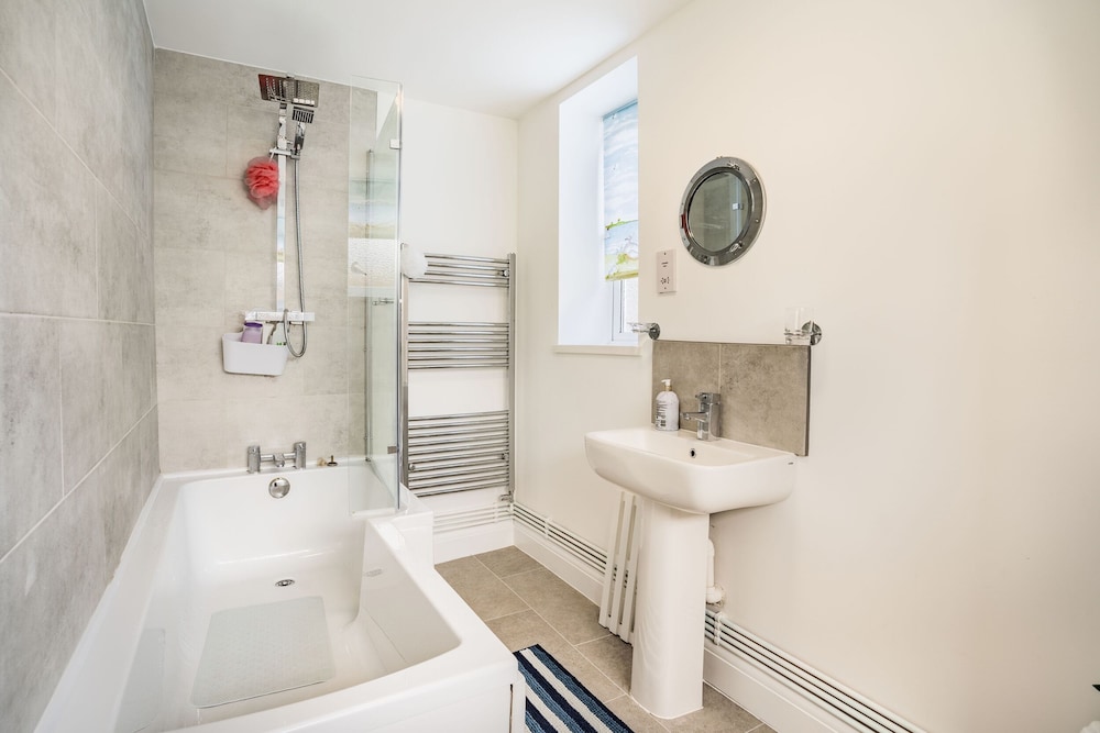 76A Mackworth Road