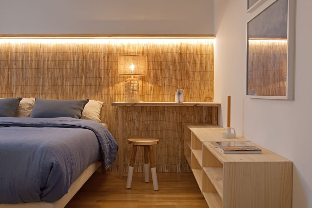 Perissa - 2 Bedrooms and Terrace in Trafalgar