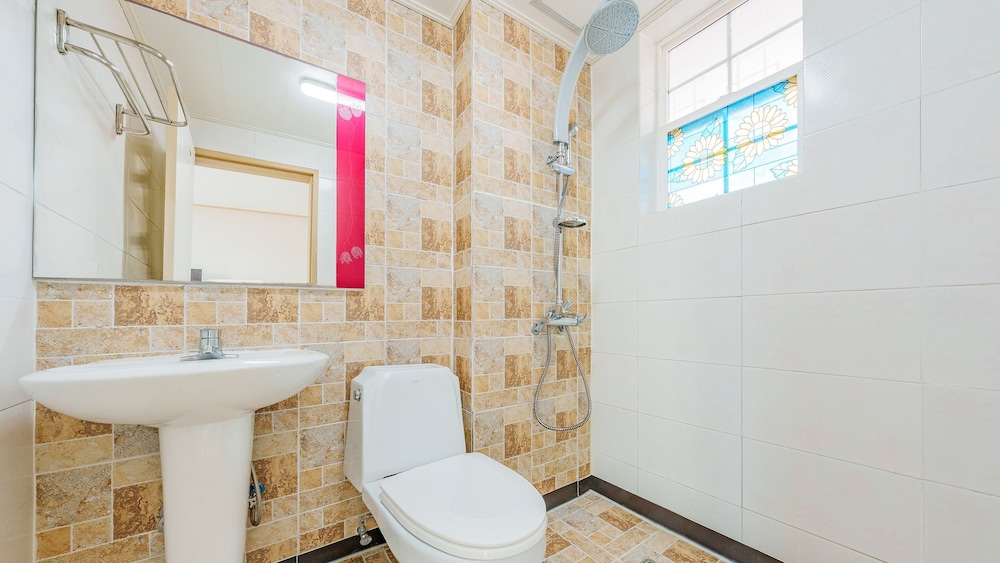 Geoje Peugeot Gomsol Petfriendly Pension