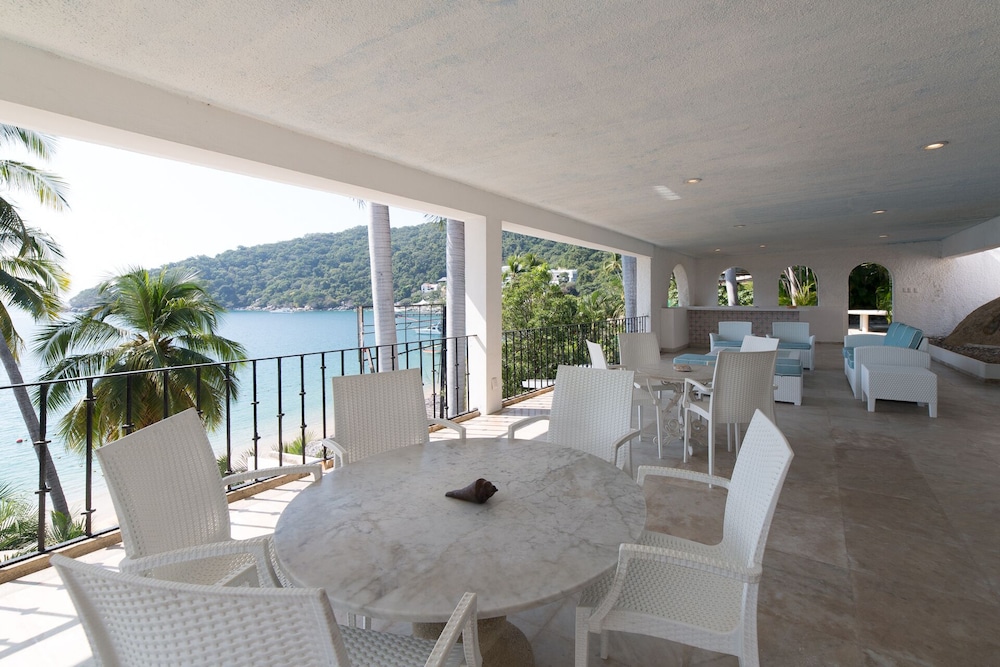 Exclusiva Villa Aldila frente al mar en Acapulco
