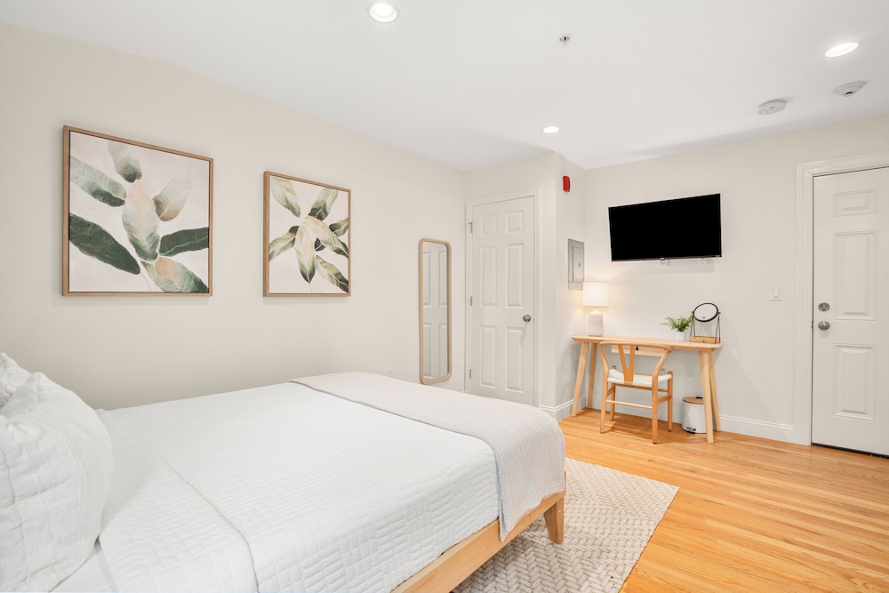 Hygge House Suites