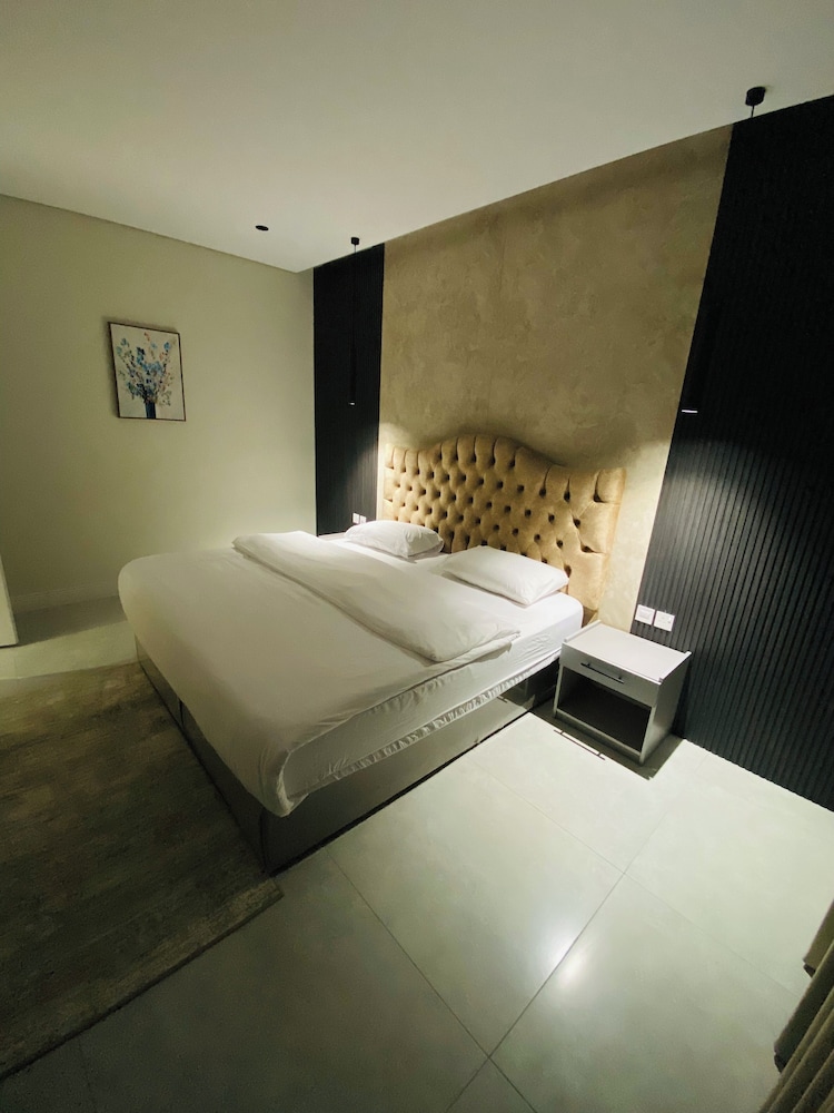 Leena Hotel