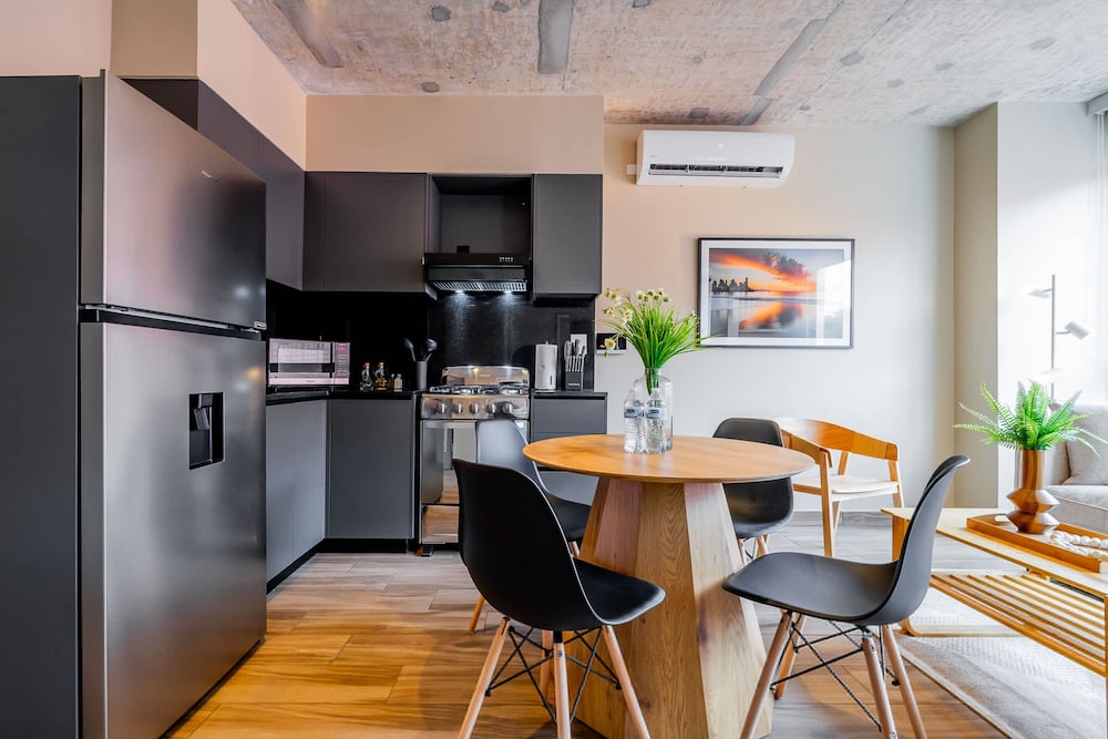 w Majestic 1BR w Great Pool in Centriqo