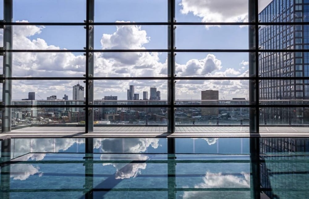 City Suite - Rooftop Spa - Balcony - Skyline View photo 3