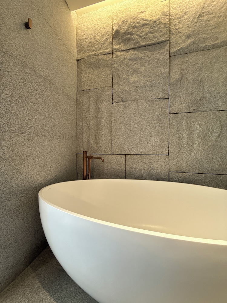 Caelum Black Gangnam Luxury Apt