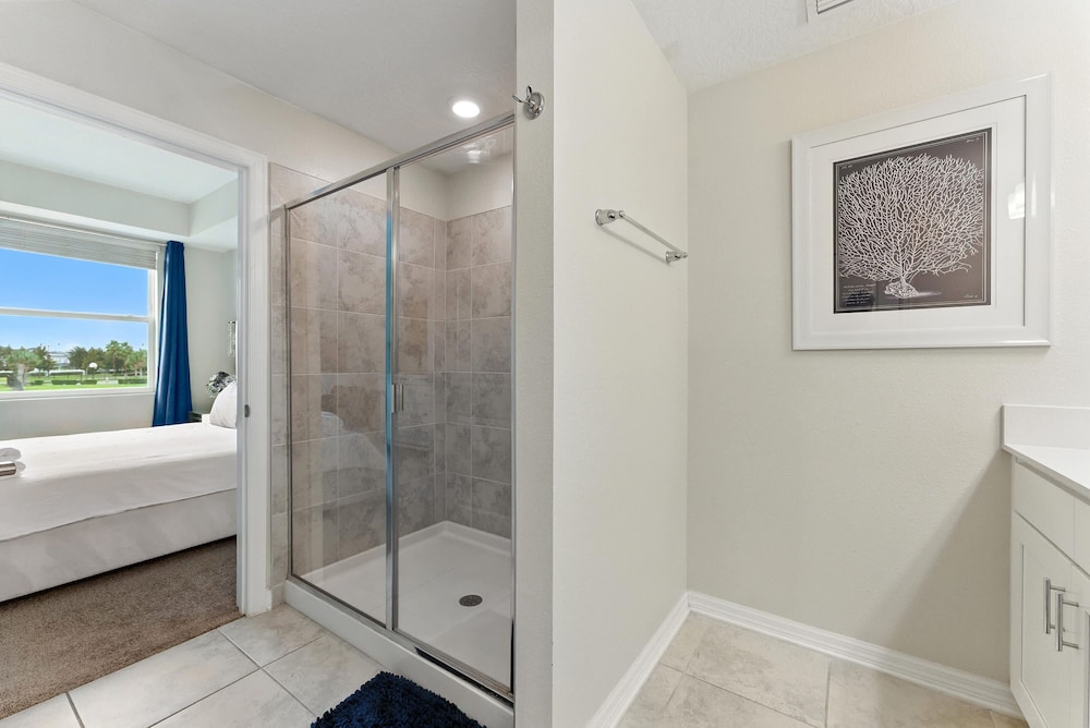 Beautiful Lakeview Retreat Near Disney