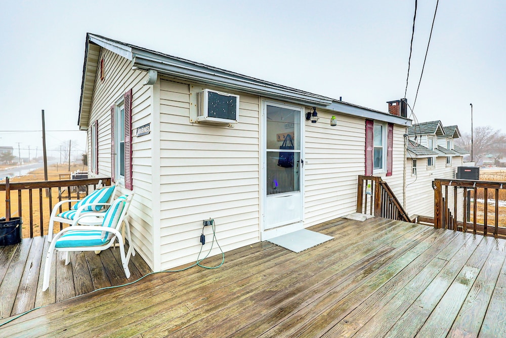 Walk to Beaches & Marina: Fortescue Hideaway