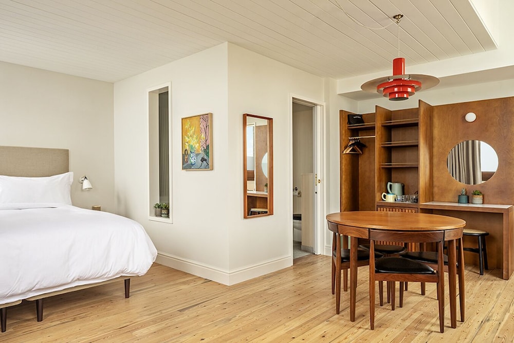 Fort Road Hotel 4