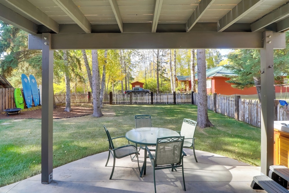 5 Mi to Whitefish Resort: Getaway w/ Shared Patio