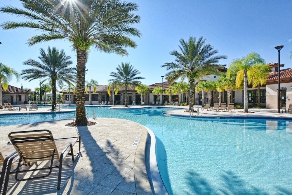 Solterra - 5 Bedrooms Townhome W/spashpool-7041sr Townhouse by Redawning - Image 2