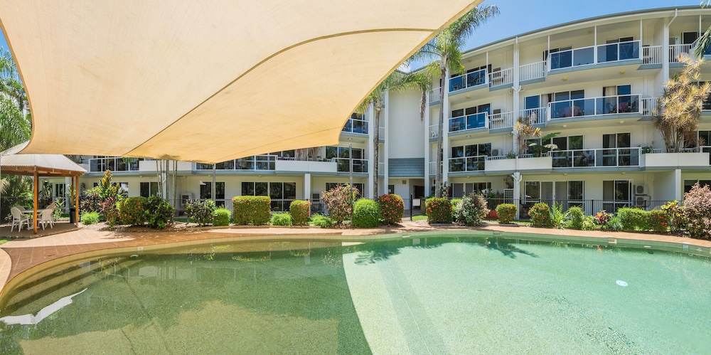 Hotel Coral Coast Apartments Palm Cove AVC - Image 1