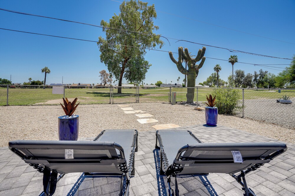 Luxury Golf Course Retreat in Sun City!