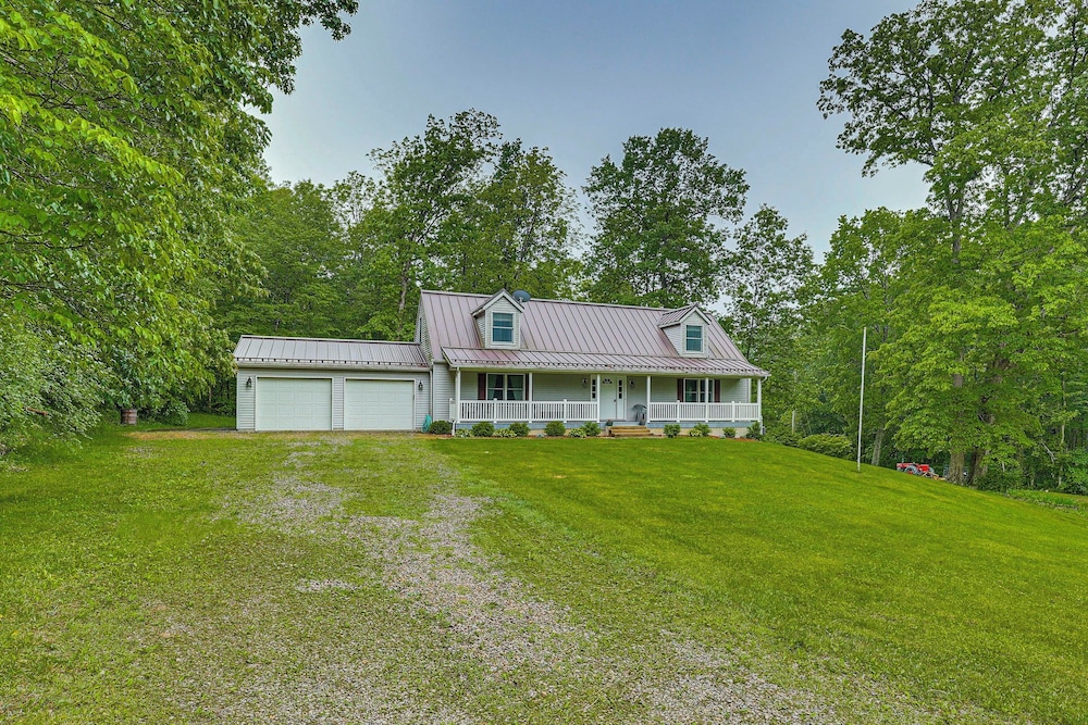 2 Mi to Woodbury Wildlife Area: Cozy Farmhouse!