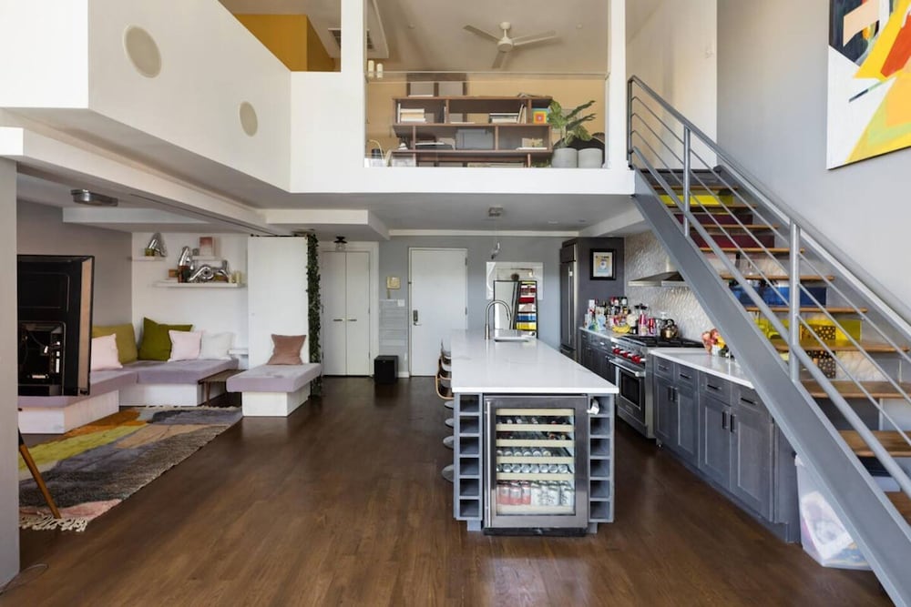 Dekalb by Rove Travel Duplex Loft w Terrace