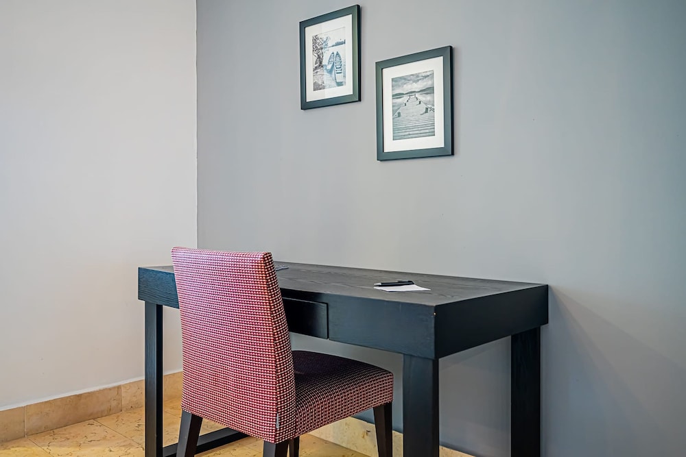 w Prestigious 1BR w Fantastic Balcony in YOO