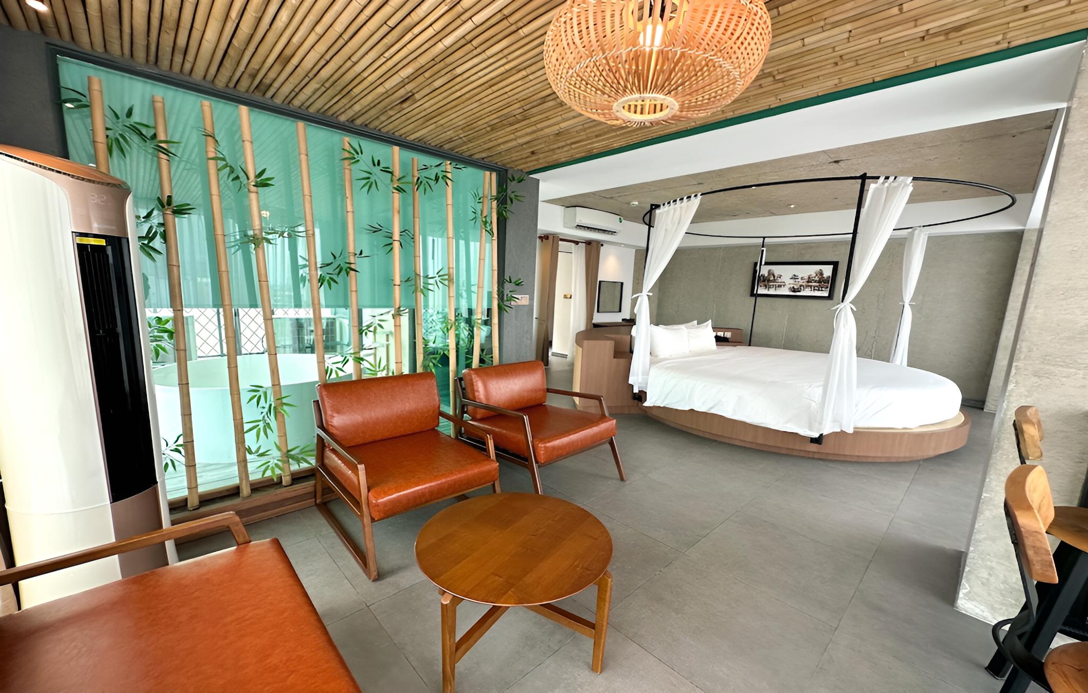 Royal Palace Suites Hotel by Caerus view 3