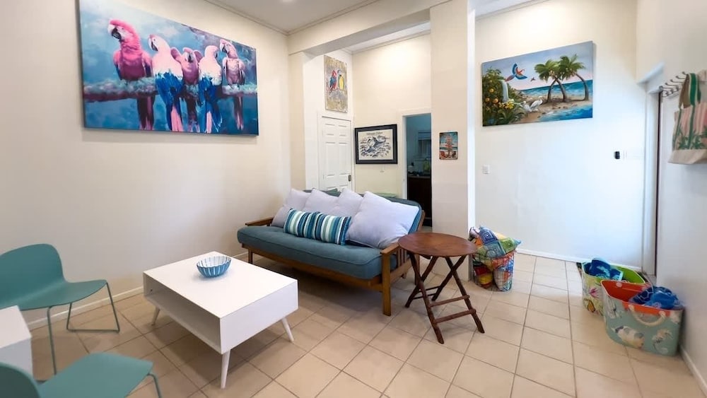 Fun Retro Island Vibe Sleeps 17 Beach 1 Block 4 Bedroom Home