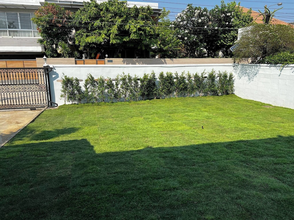5 Beds 452sqm With Private Garden Pet-friendly Cctv Quiet and Homey