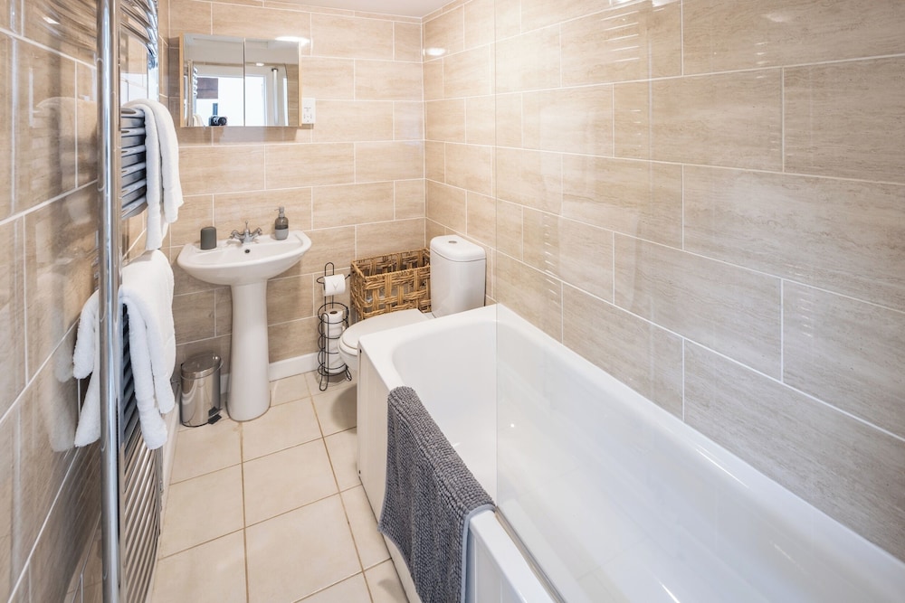 Deer Cottage at Rowden Manor - Sleeps 5 & Parking