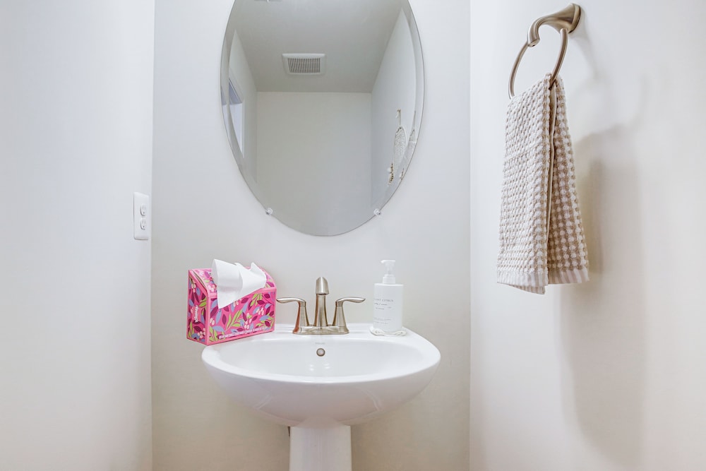 < 1 Mi to Dtwn: Waterfront Townhome in Cambridge!