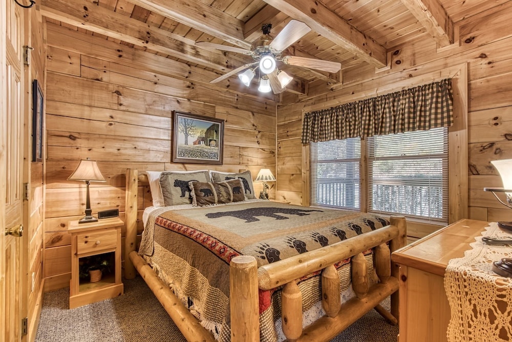 Er 256 â Smoky Mountain Top Great Location â Close To Town! 3 Bedroom Cabin by RedAwning view 2