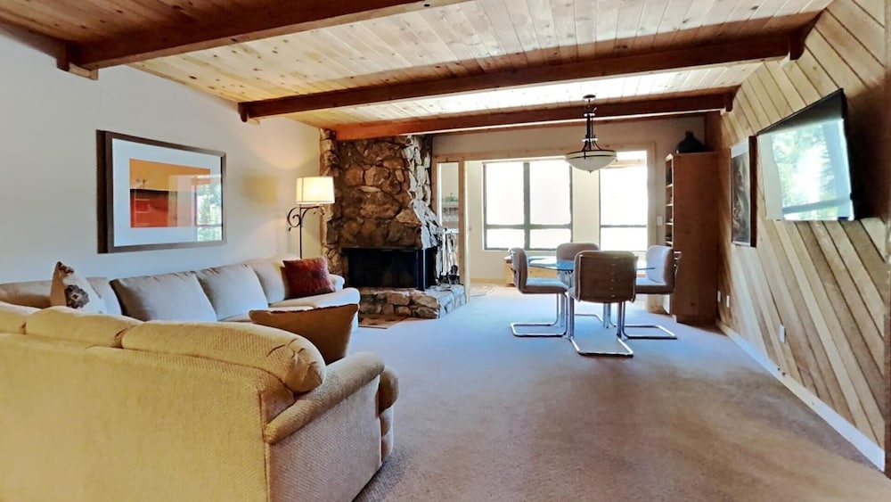 Beautifully Remodeled 2 Bed 2 Bath Condo with Mountain View! Great Location, Close to Slopes! (Unit 302 at 1849) by RedAwning view 3