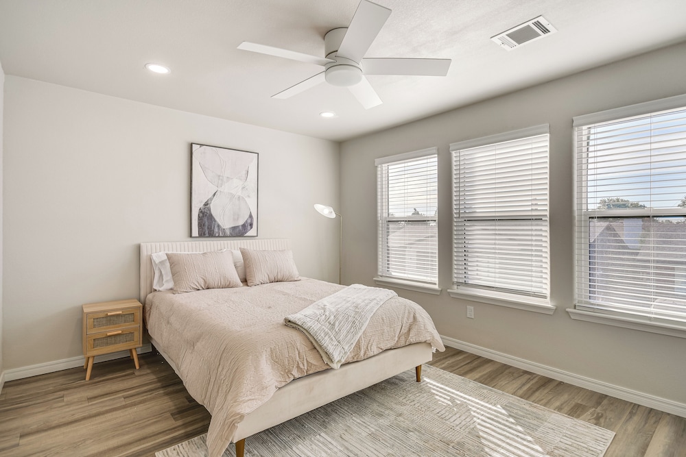 Pets Welcome: Newly Built Abode in Canyon! view 4