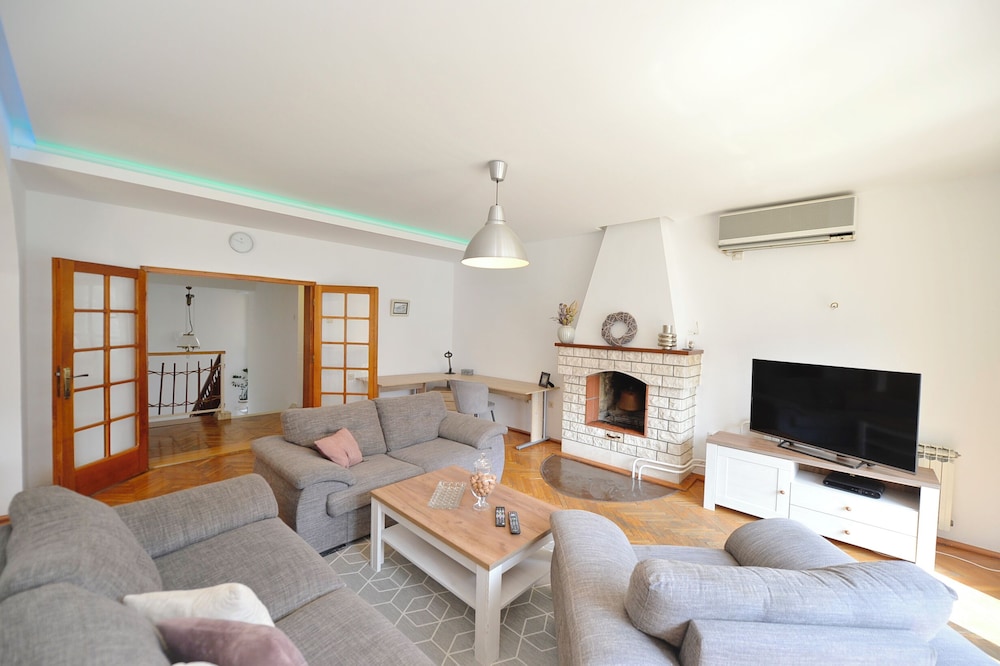 HOUSE 44 Apartments