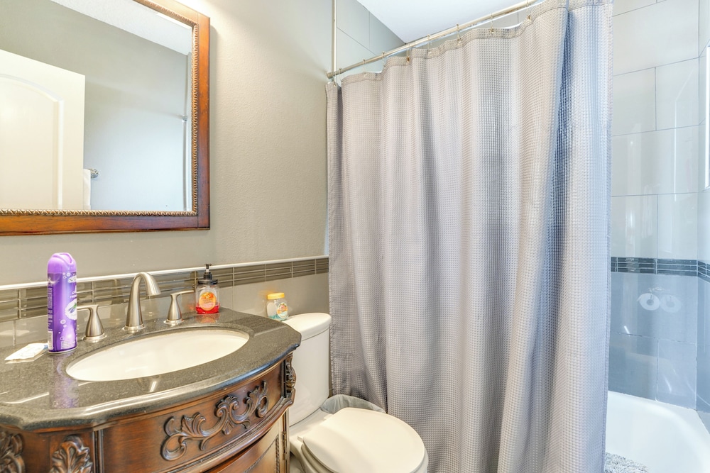 Fish, Swim & More: Lakefront Retreat in Ocklawaha!