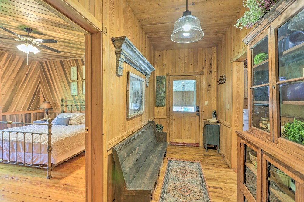 Thomasville Vacations - Peaceful Cairo Farmhouse w/ Barn  Fire Pit - Property Image 4