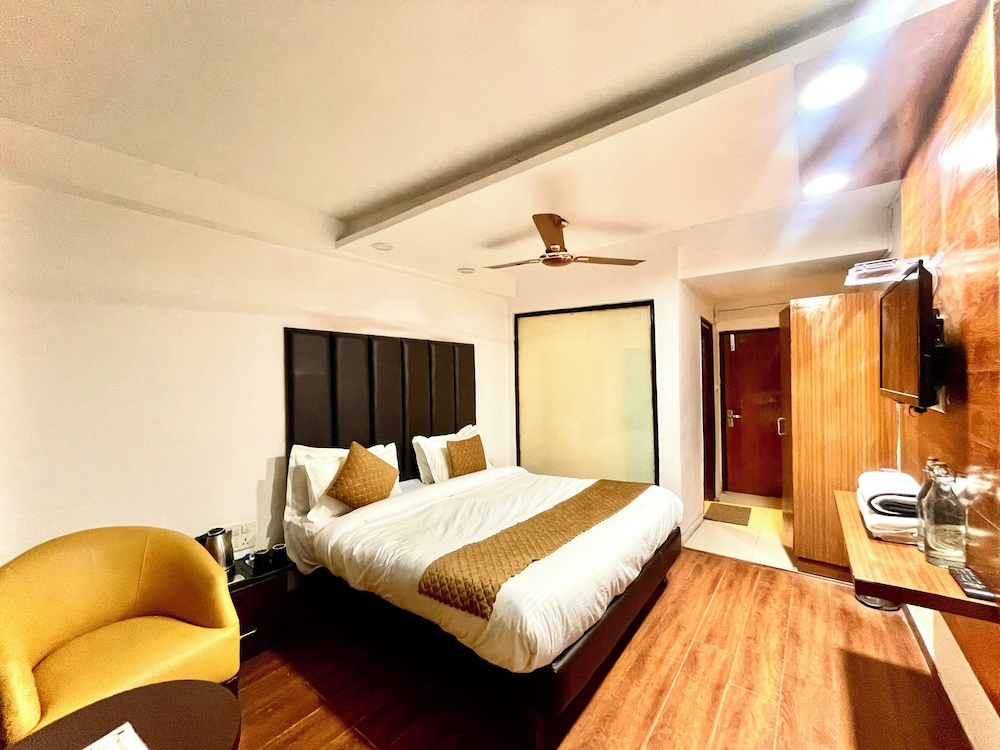 Hotel Roshie Mall Road Mussoorie
