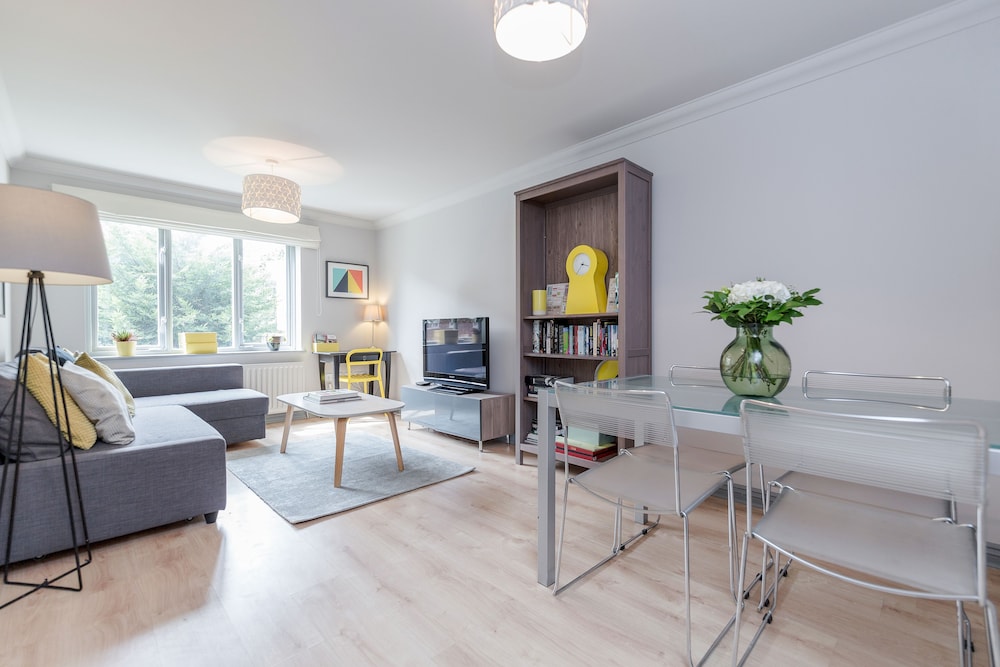 Hoxton 2 Bed Apartment by BaseToGo