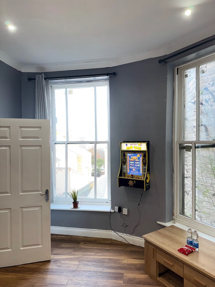 Citycenterapt-4br-wifi-freeparking-retroarcade