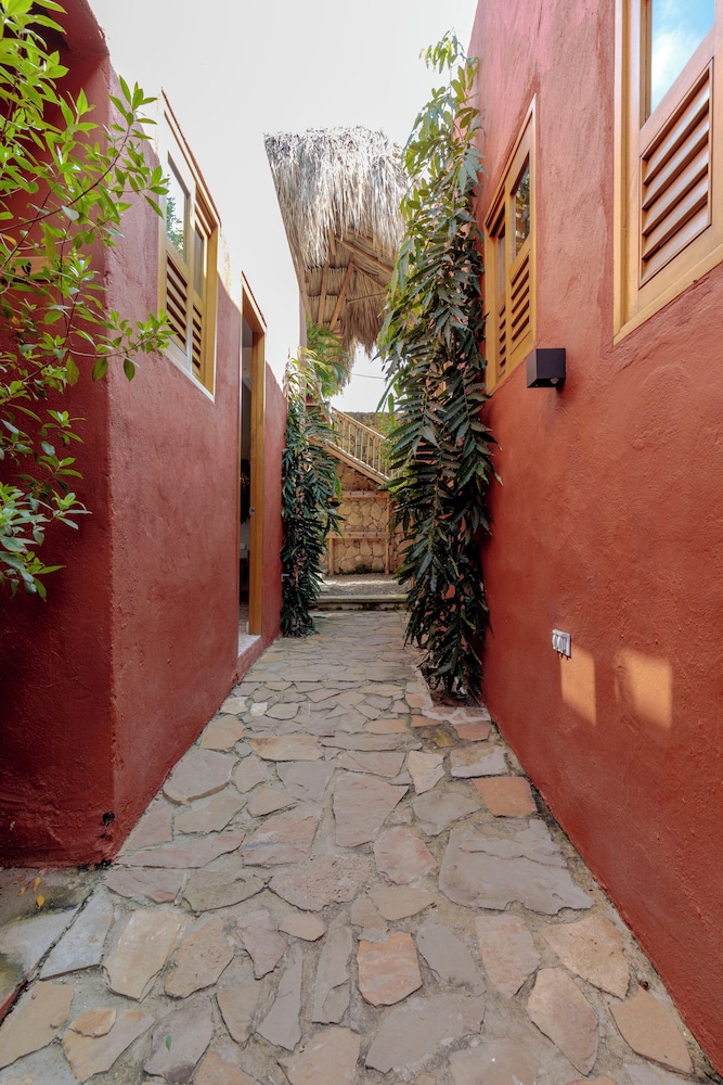 LAS DUNAS BEACH HOUSE