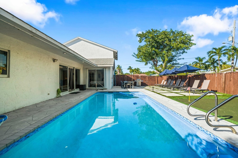 Spacious 6BR Beach Getaway w/ Heated Pool
